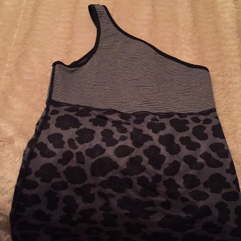 Lululemon - Picture 3 of 6